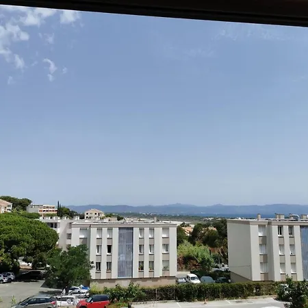 Beautiful Apartment For 4 Pers On Giens Дом отдыха Йер